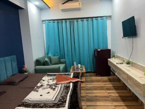 Golden palace studio